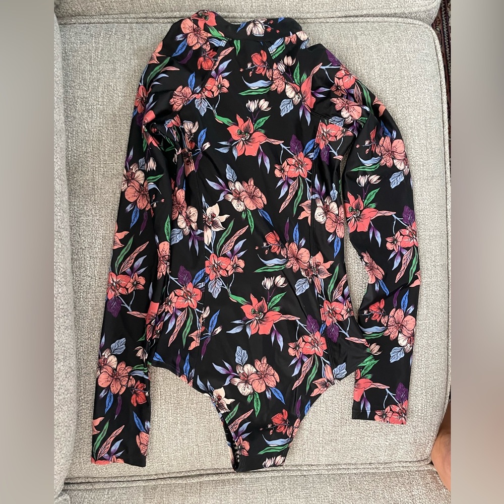 NWT ROVE swimwear long sleeve bathing suit in orchid size small